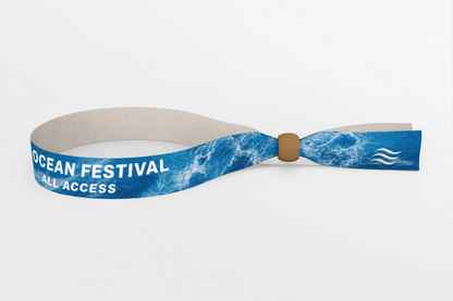 Bracelet en tissu rPET bleu avec imprimé vagues et fermoir en bois